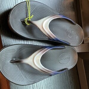 OOFOS Women's Gradient Sandals